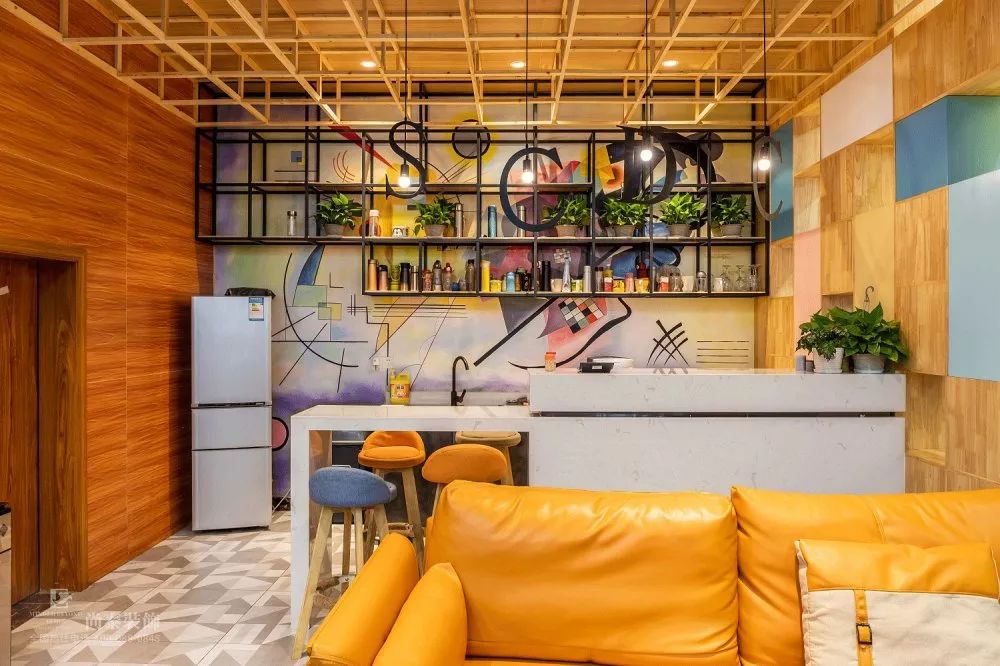 地產(chǎn)公司辦公室茶水間裝修實(shí)景圖