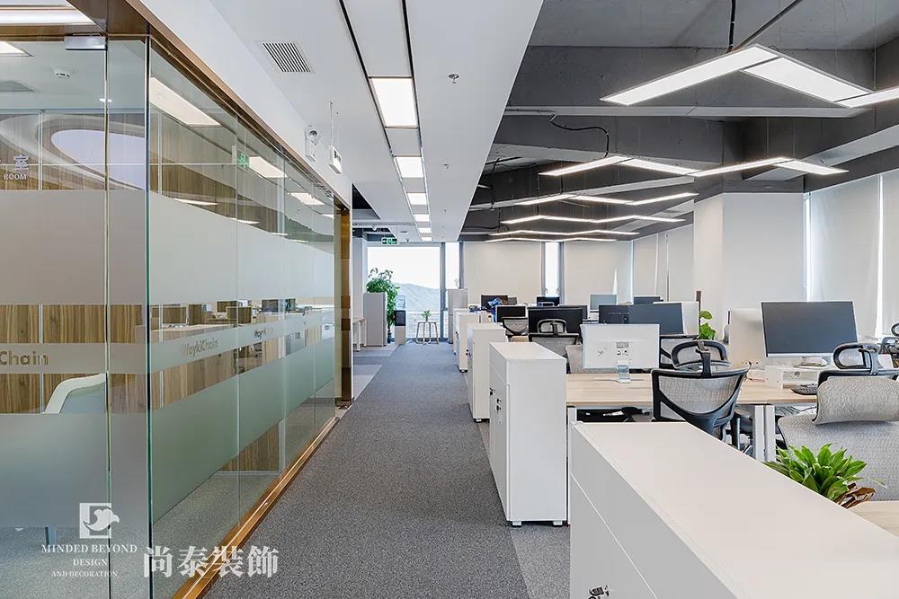 開放辦公區(qū)裝修實(shí)景圖