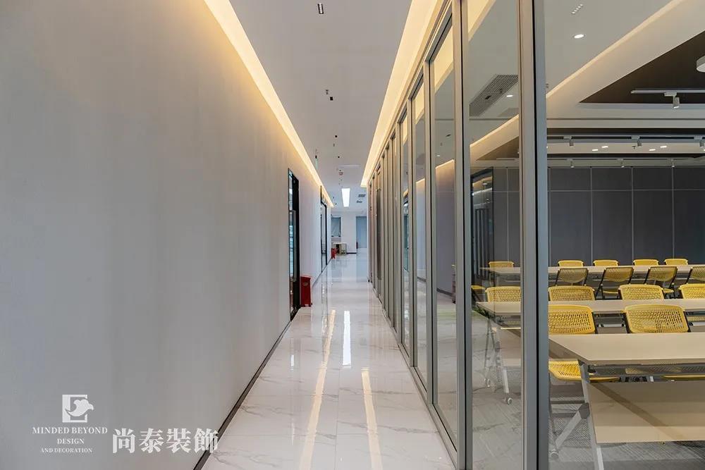 科技公司辦公室過(guò)道裝飾效果圖