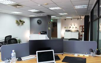 辦公室裝修效果圖：改造前后大不同！美感、效率兼顧的美式休閑辦公室