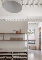 辦公室裝修公司：工作與生活的完美結(jié)合！復(fù)層建筑里辦公空間與選物店混搭，讓異材質(zhì)激發(fā)創(chuàng)作靈感