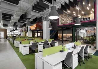 辦公室裝修設(shè)計:草皮綠意宛如大自然，在這上班我可以!