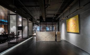 時(shí)尚靈感誕生地！有型有款的現(xiàn)代風(fēng)辦公室裝修設(shè)計(jì)，穿梭時(shí)髦潮流的設(shè)計(jì)之旅！