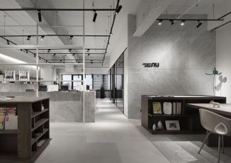 時(shí)尚裸設(shè)計(jì)無限延伸 玻璃、層板展示收納創(chuàng)造簡約現(xiàn)代工作室 