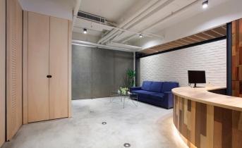 我的行事風(fēng)格就是不呆板！25 年老屋蛻變?yōu)楠毺毓I(yè)風(fēng)辦公室 